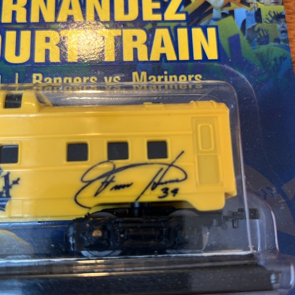 MLB | Seattle Mariners baseball Felix Hernandez train - Picture 5 of 5